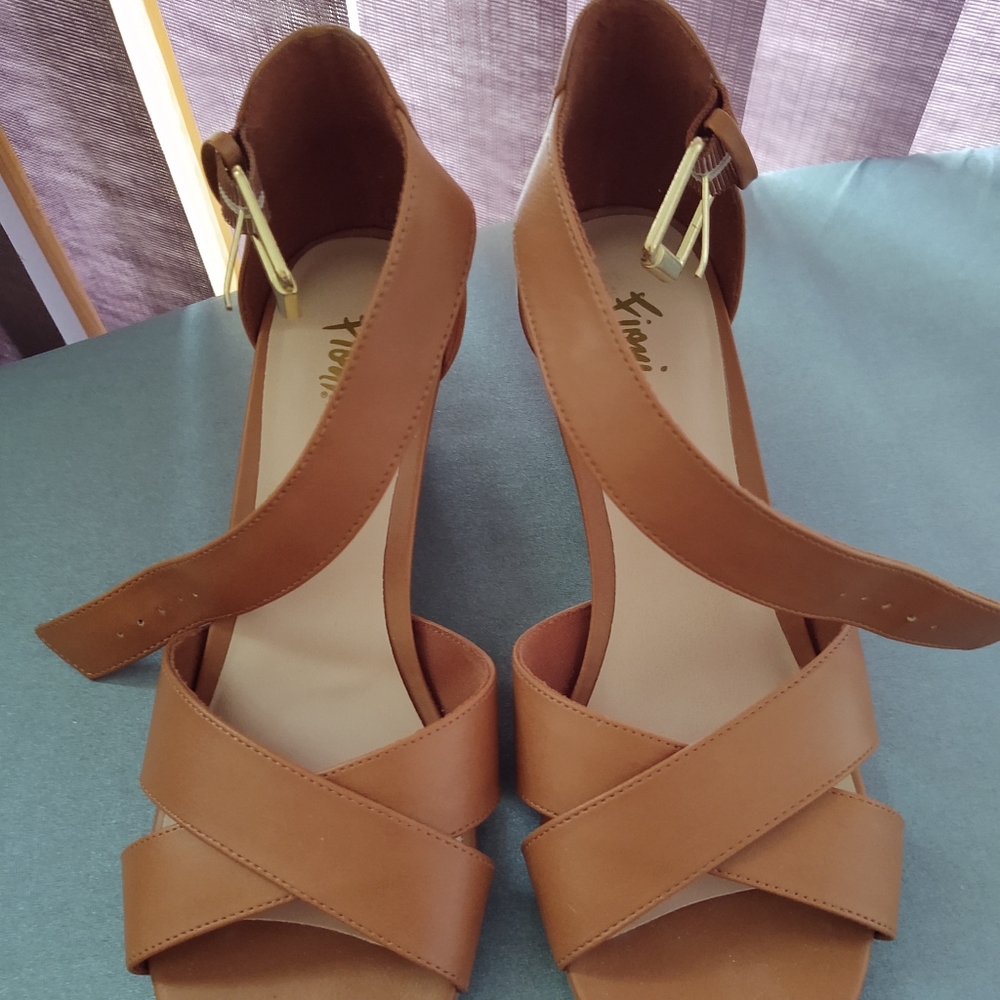 Fioni Sandals Size 9
